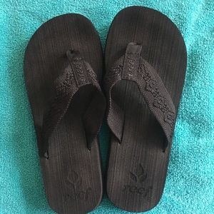 Reef sandals EUC size 6 black